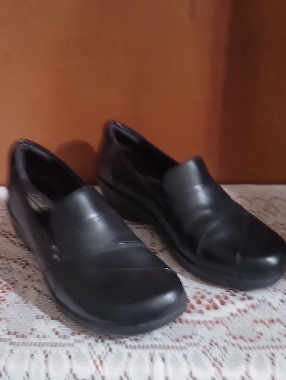 Women's Clarks Collection  Black Slip-On Comfort Loafers Size 6M